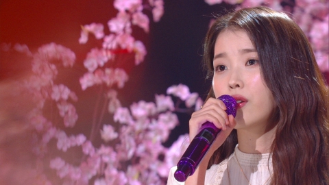 아이유 “나얼에게 곡 의뢰…. 무보수로 흔쾌히 곡 받았다”