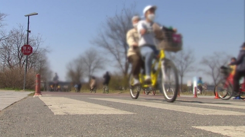 [앵커리포트] '코로나 이전' 매출 넘은 백화점…공원도 '북적'