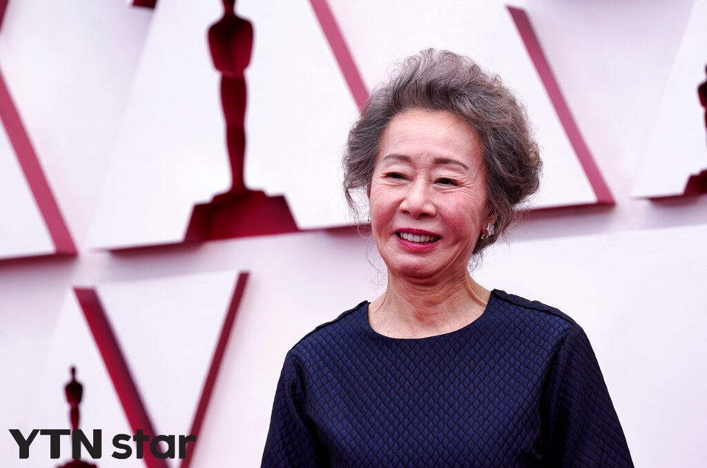 [Y이슈] 윤여정에 또 민폐, 韓 언론 오역 퍼레이드