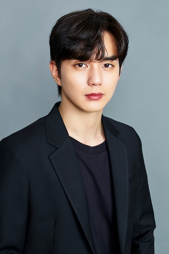 유승호, ‘꽃 피면 달 생각하고’ 캐스팅…로맨스 사극 선택 (공식)