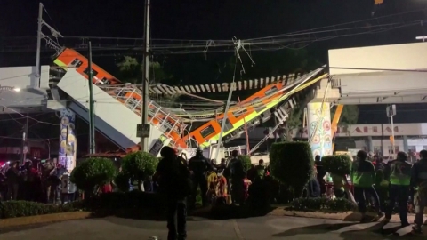 멕시코 고가철도 붕괴 후 열차 추락..."100여 명 사상"