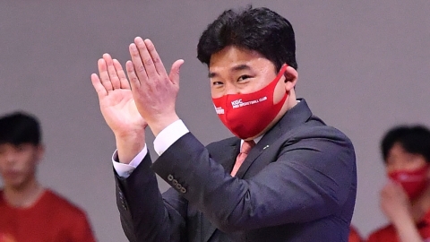 '사상 첫 플레이오프 전승 우승' 김승기 감독, KGC인삼공사와 2년 재계약