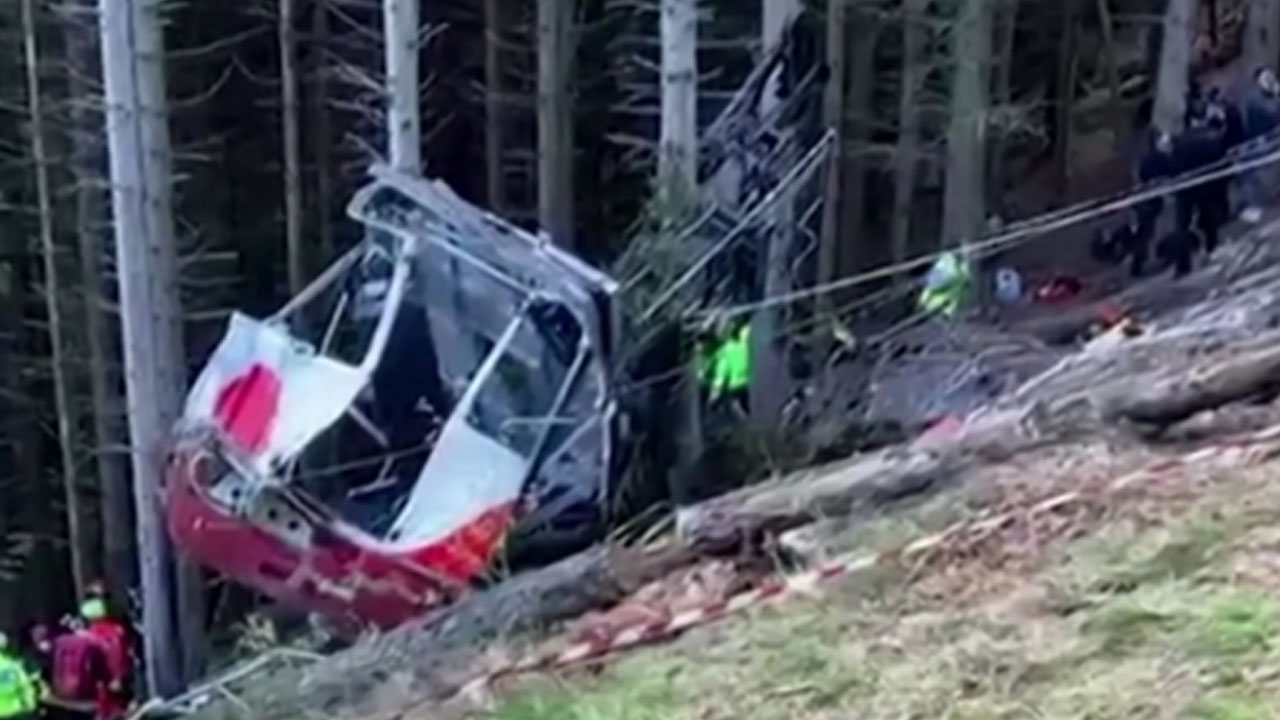 伊 케이블카 추락, 아버지가 껴안은 5세 아동만 생존