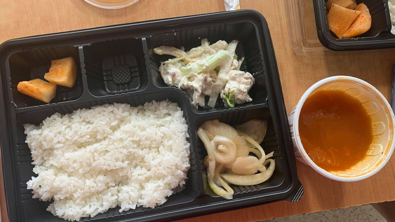 "고기 없는 돈육 김치찌개" 격리 장병 부실 급식 제보에 해병대 사과