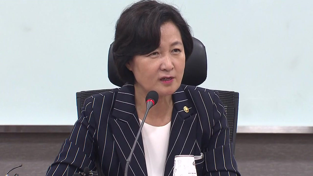 추미애 "페미니즘 반대"...심상정 "페미니즘, 여성 우월주의 아냐"