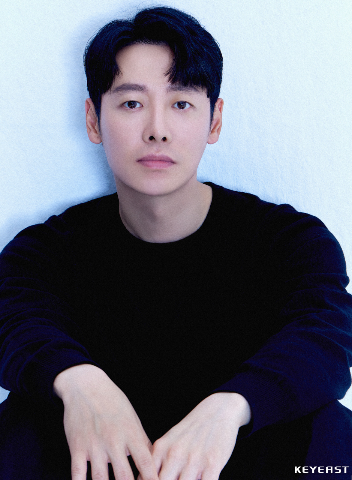 김동욱 새 프로필 공개, 설렘 가득 로맨틱 눈빛
