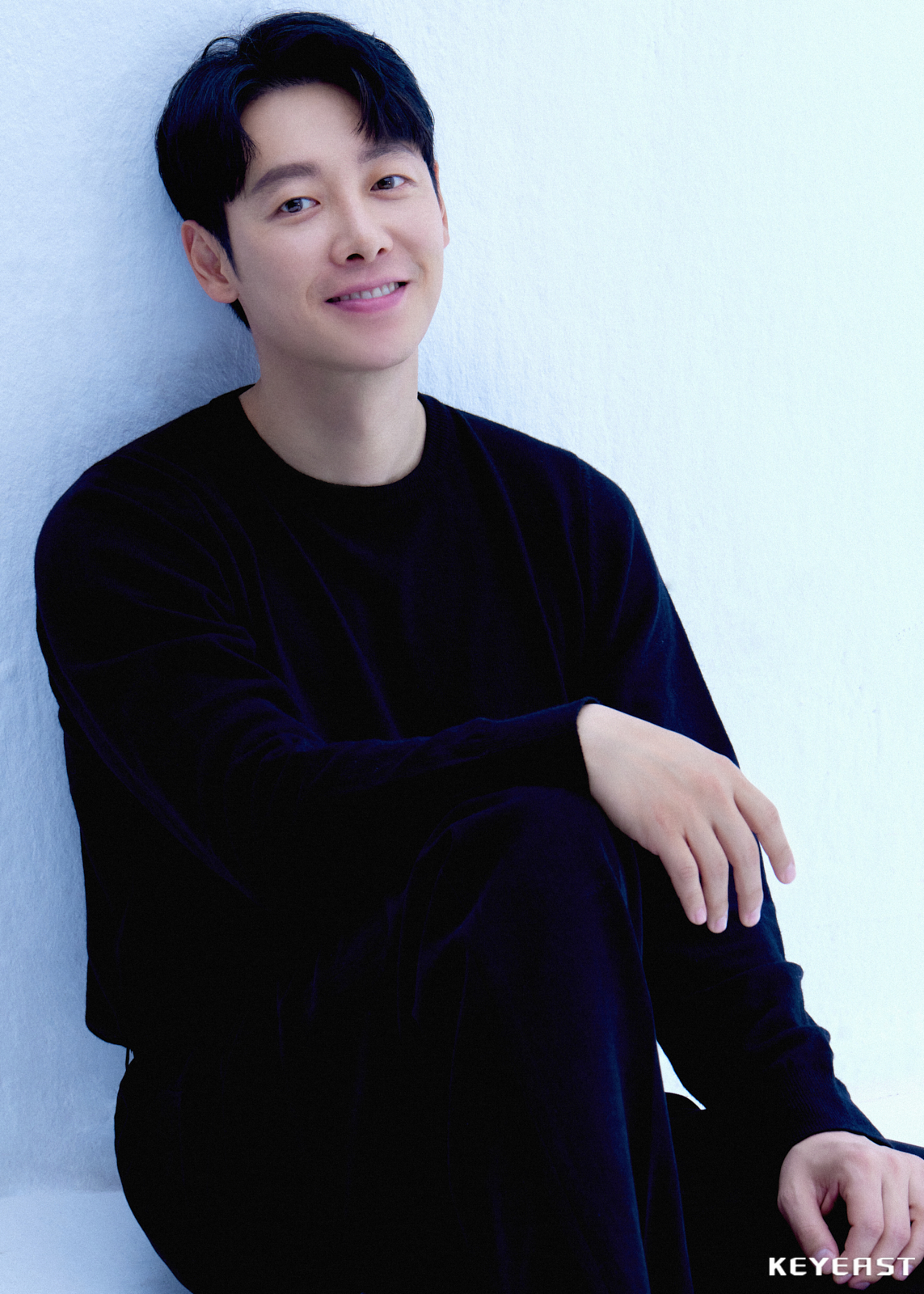 김동욱 새 프로필 공개, 설렘 가득 로맨틱 눈빛