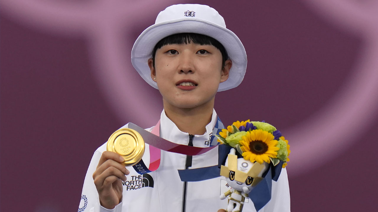 흔들림 없는 '강심장' 안산, 하계올림픽 첫 3관왕 주인공 되다