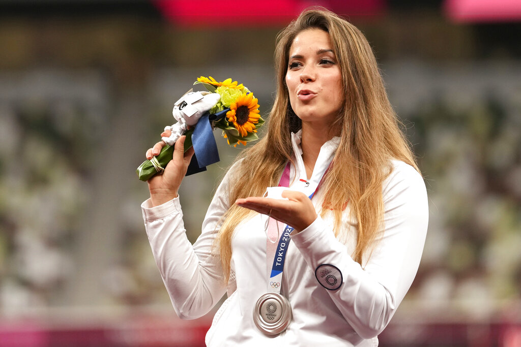 폴란드 선수가 '도쿄올림픽 은메달' 경매에 내놓은 이유