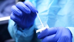 "코로나19 내년 종식 전망...더 센 변이 없을 것"