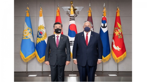 서욱 장관·美 해군성 장관 만나 한미 전력 강화 논의
