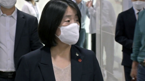 윤미향 "배우자 부동산 투기 의혹 불송치"...민주당 복당 여부 주목