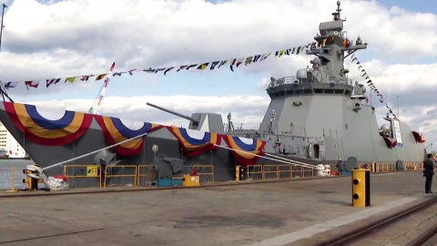 천안함 진수식 거행...11년 전 희생장병 유가족들도 참여