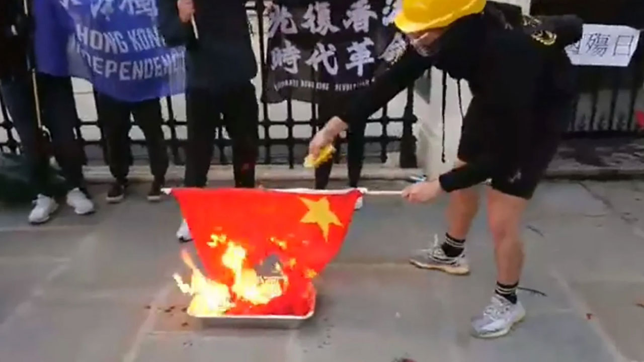 영국 아시안 차별 반대 집회에서 친중파 중국인·홍콩인 집단 충돌 