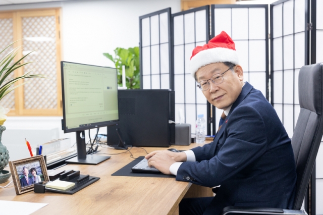 이재명, 친여 성향 커뮤니티에 성탄 인사 "여러분이 언론이자 이재명"