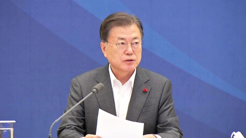 문 대통령 "장애인 학부모들이 무릎 꿇는 일 없도록 할 것"