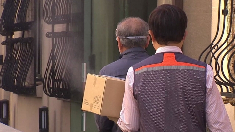 확진자 폭증에 보건소 '과부하'…재택키트 집배원 배송
