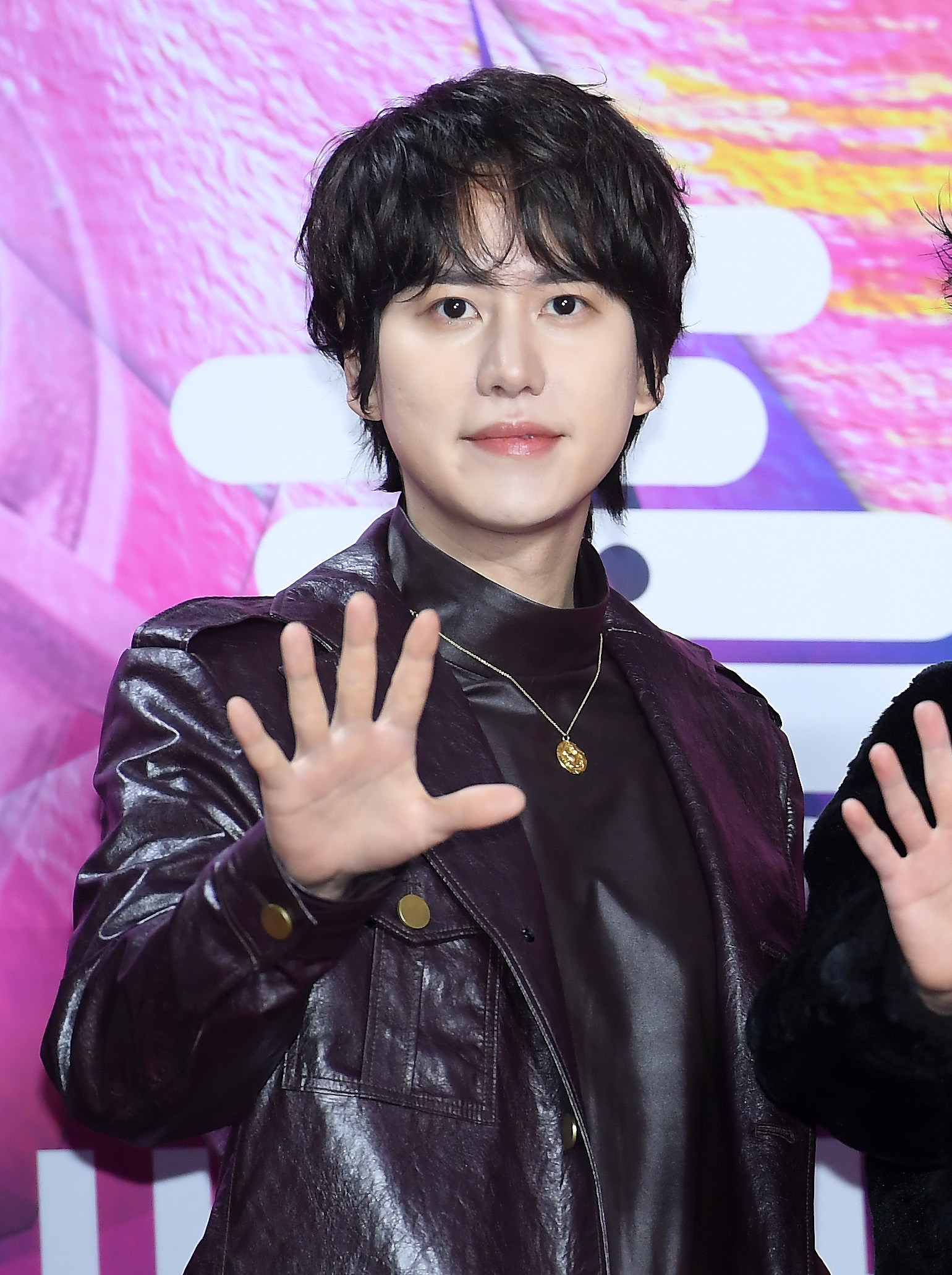 슈퍼주니어 규현, 3차 접종에도 코로나19 확진… “스케줄 모두 중단”