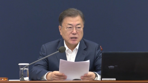 文 대통령 "유연하게 거리 두기 조정...오미크론 정점 머지않아"