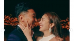 손담비♥이규혁, 핑크빛 미소 만발…웨딩 화보 비하인드 공개