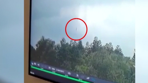 中 추락 여객기 생존자 발견 못 해..."의문의 수직 추락"