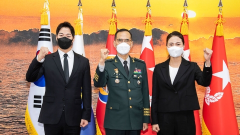 육군, 예비군의 날 맞아 41년 소대장근무자 등 표창...'은하캠핑' 박은하 씨 홍보대사 위촉