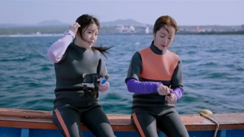 '미투' 조재현 딸 조혜정, 4년 만에 활동 복귀...한지민과 함께 투샷