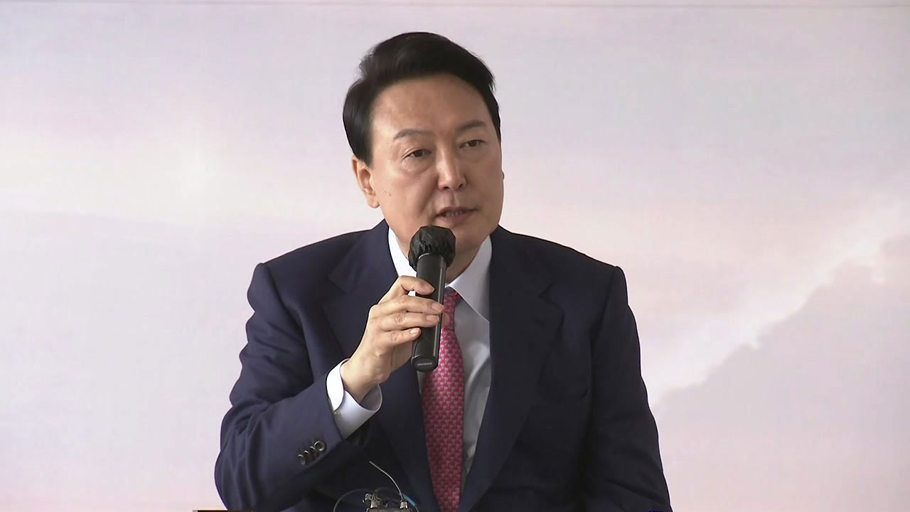 尹 당선인 "진영 따라 너무 생각 달라...민주주의 큰 위기"