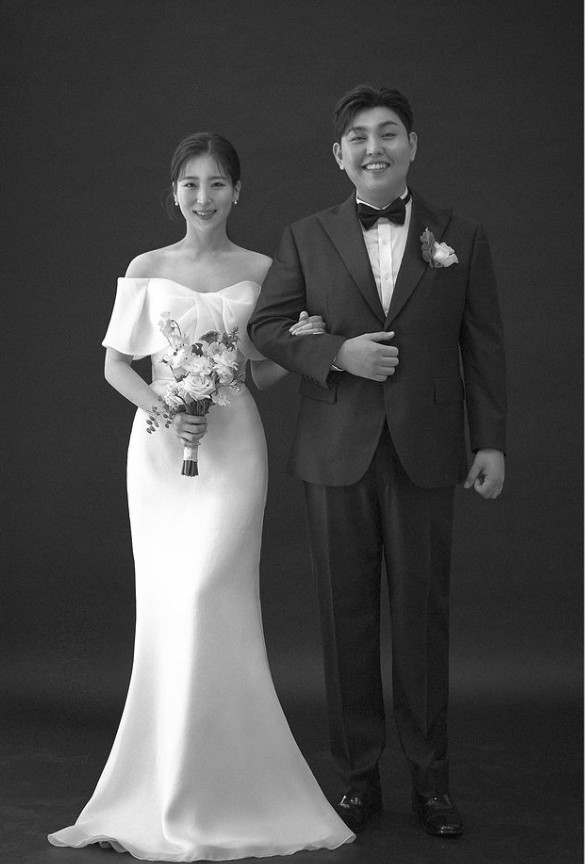 한동근, 21일 결혼…미모의 예비신부와 웨딩 사진 공개