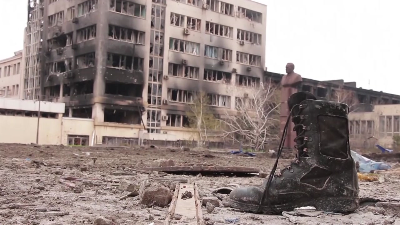 우크라이나,  마리우폴에서 군사작전 손 떼..."스스로 살아 남아라"