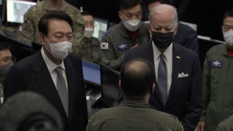  윤 대통령-바이든, 항공우주작전본부(KAOC) 방문 