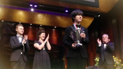 18세 임윤찬, 세계적 피아노콩쿠르 우승...역대 최연소
