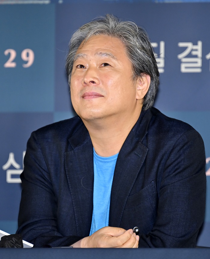 [Y현장] '헤어질 결심' 박찬욱 감독이 밝힌 고경표·김신영 캐스팅 이유