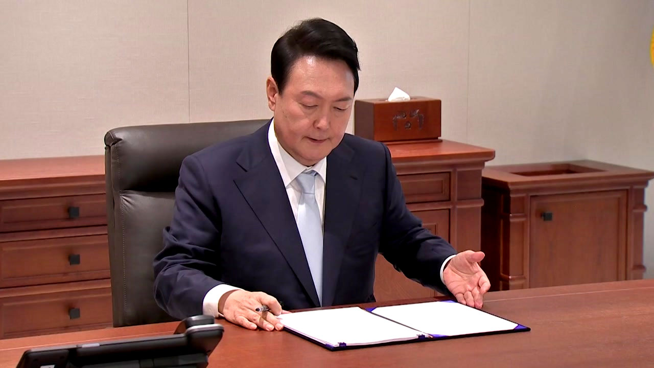 [정치]尹, chairman of the Joint Chiefs of Staff appointed as early as today… Kim Seung-hee deepens thought