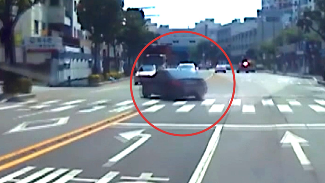 [사회][단독]  Delivery driver caught after relentless pursuit of drunk driver in broad daylight