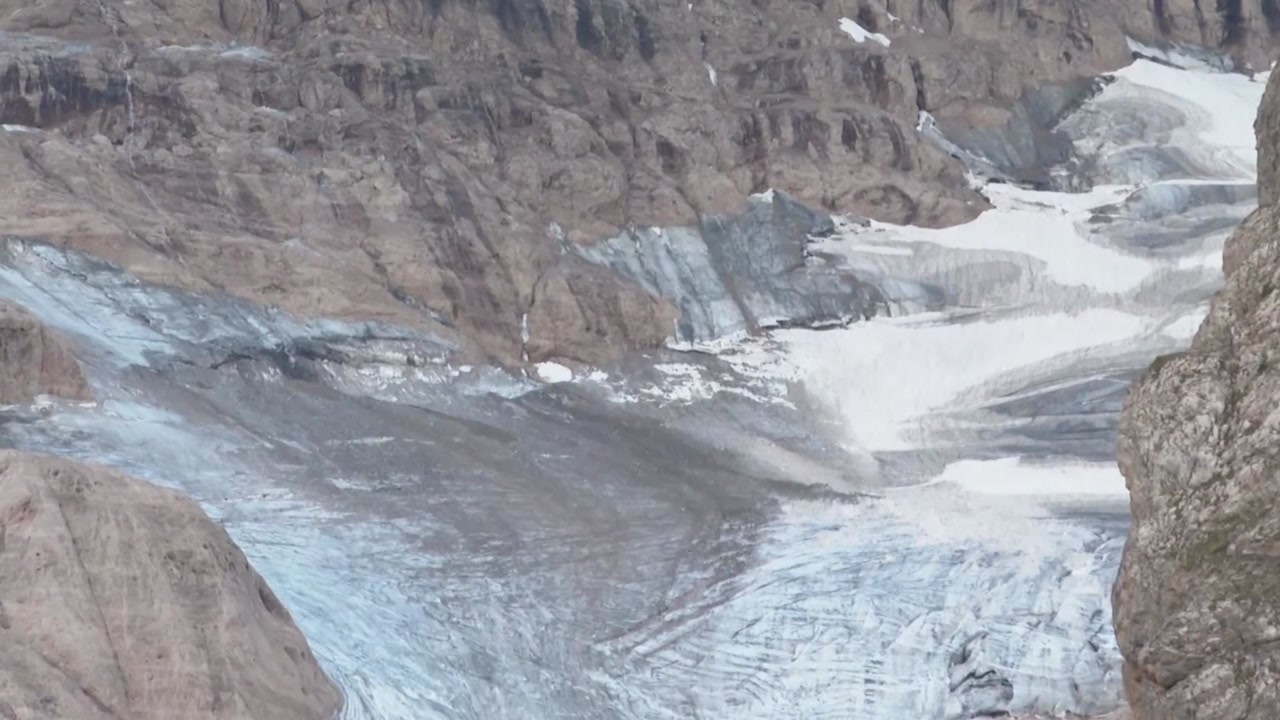 폭염에 이탈리아 알프스 빙하 무너져...최소 6명 사망