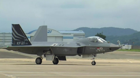  국산 전투기 KF-21 보라매, 오늘 첫 시험 비행...조금 전 이륙