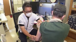일본도 '백신 유료화' 검토...감염자 전수 조사 "이미 파탄"