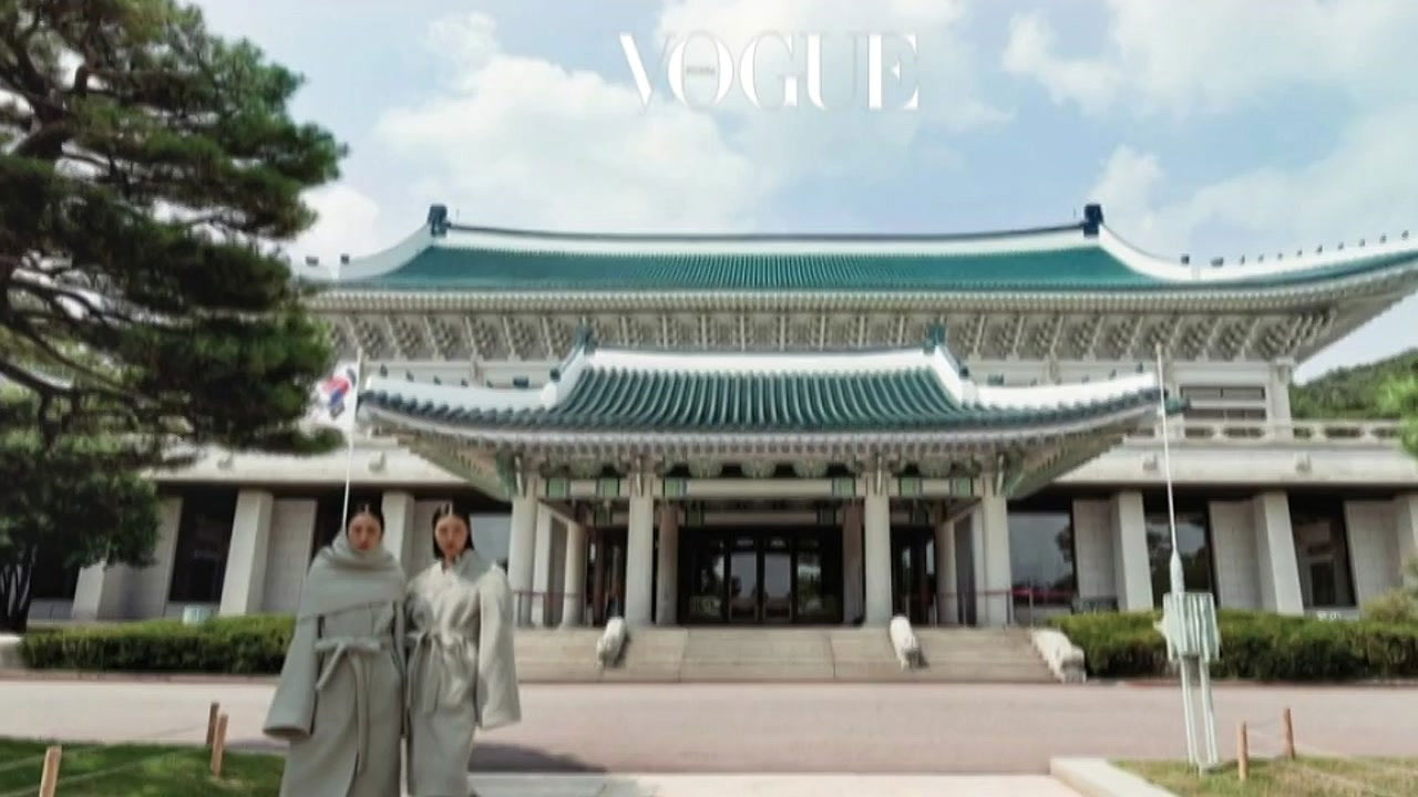 [사회][뉴스큐]    大統領府ファッション画報論争…「韓服の現代解釈」vs「なぜ日本式スーツ」