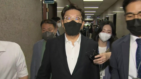  권성동, 의총 결과 반대에 "다수의 뜻에 승복해야" 반박