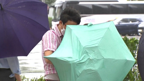 건물도 붕괴하는 초강력 태풍 '힌남노' 북상…벌써 제주도 300mm 호우?