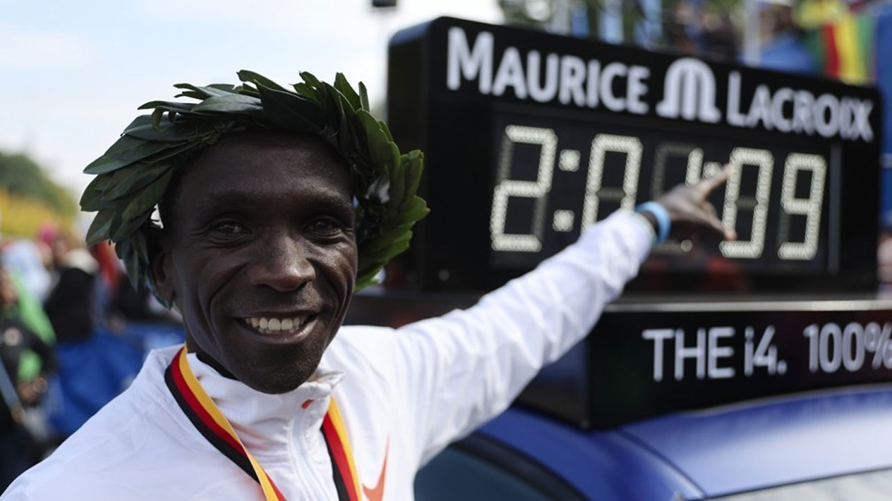 킵초게, 2시간01분09초 남자 마라톤 세계신기록 작성