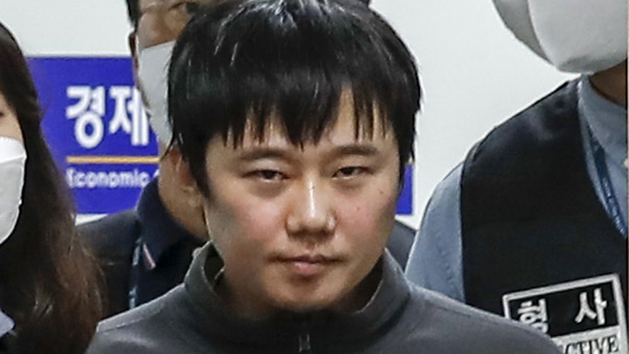 [속보] '신당역 살인' 전주환, 스토킹·불법촬영 혐의 징역 9년 선고