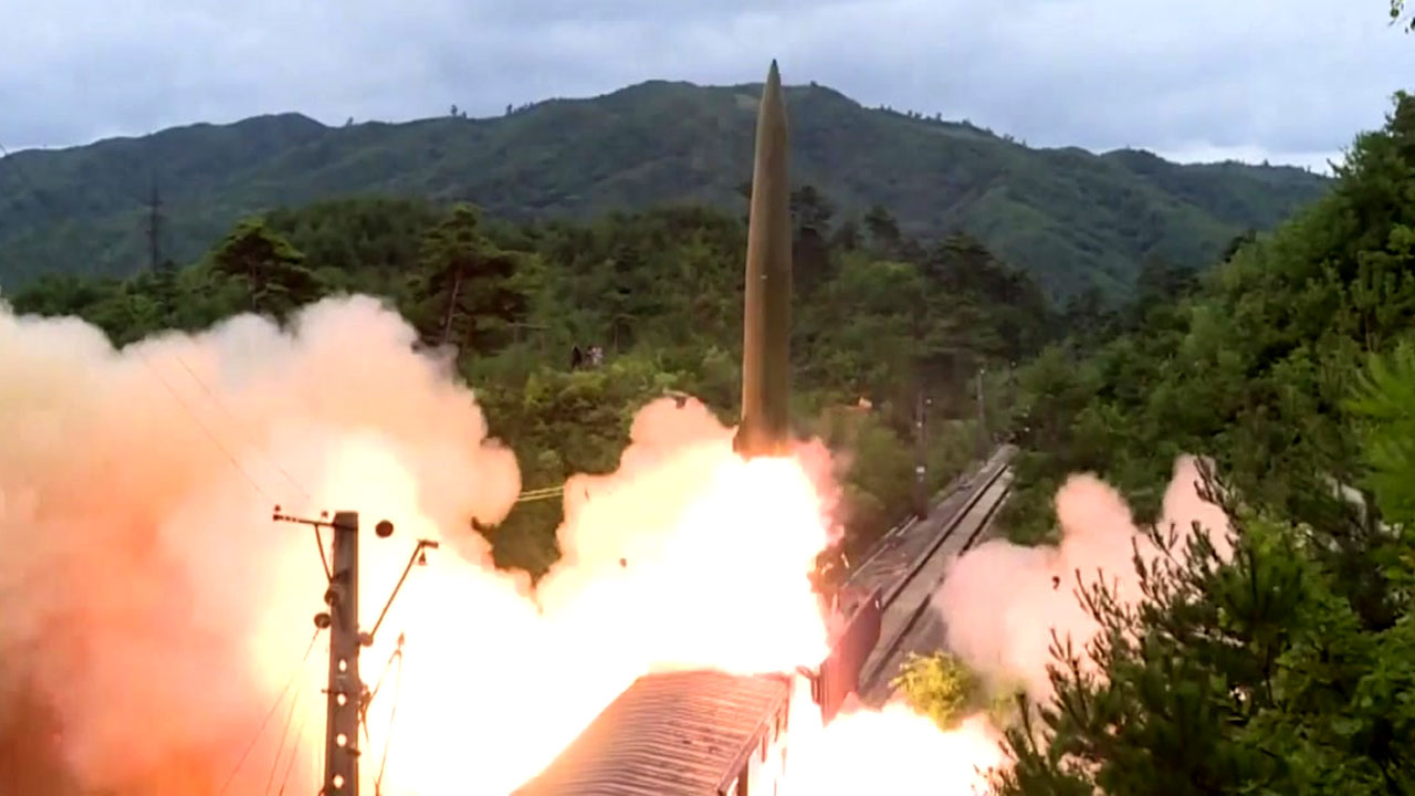 북한, 동쪽 방향으로 탄도미사일 발사...이틀에 1회꼴