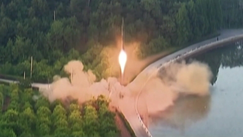 합참 "北, 중거리 탄도미사일 1발 발사...日 상공 통과"