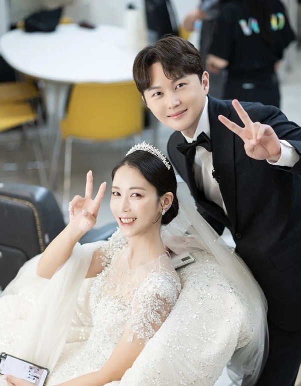 '나는 솔로' 4기 정식♥영숙 결혼 소감 "어렵게 이어진 인연 소중히"
