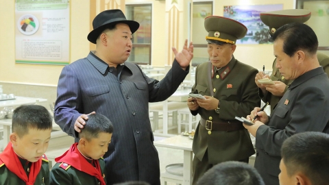 김정은, 나흘 만에 만경대학원 재방문..."혁명의 골간"