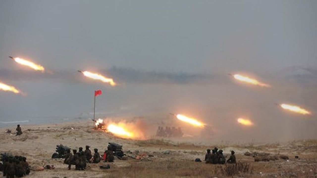 [정치][속보]    Joint Chiefs of Staff “Last night North Korea fired artillery shells in the West and East Seas”