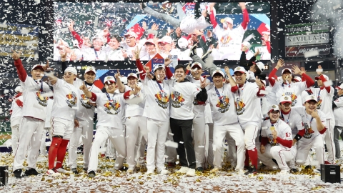 SSG, 키움 꺾고 한국시리즈 우승...창단 2년 만에 통합우승