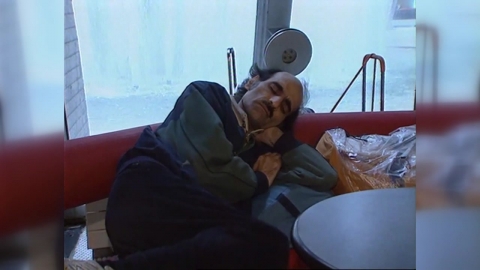 영화 '터미널' 의 실존 인물 18년 머물던 파리 공항서 '자연사'